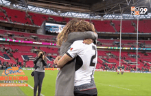 นักรักบี้โรมาเนียขอแฟนแต่งงานกลางสนาม