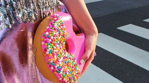 โอ๊ย!! เทรนด์แฟชั่น ‘กระเป๋า’ แนวไหนกันเนี่ย เห็นแล้วหิวเลย