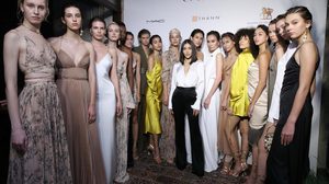 ‘คานิท’ เนรมิตรันเวย์หรูโชว์ชุดสวยสะกดทุกสายตา ต้อนรับฤดูกาลสปริง/ซัมเมอร์ 2020