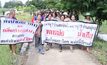 ชาวบ้านประท้วงคำสั่งปิดโรงงานเอทานอลเพียง 45 วัน 