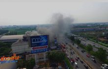 ไฟไหม้ร้านจำหน่ายอุปกรณ์เครื่องมือช่างสูญ 30 ล้าน