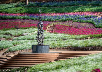 มูลนิธิแม่ฟ้าหลวงฯ จับมือภูมิสถาปนิกชื่อดัง และทีมเกษตรกรท้องถิ่นนับร้อย รังสรรค์ “สวนแม่ฟ้าหลวง” โฉมใหม่ อวดดอกไม้เมืองหนาวกว่า 100,000 ต้น ดึงนักท่องเที่ยวชมสวนสวยตลอดปี