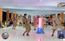 ครูโชว์สเตปเต้นเพลงฮิตรอบกองไฟ