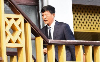 “หลิว จงอี” ถึง กห.แล้ว เตรียมเสนอ 4 มาตรการปราบแก๊งคอลเซ็นเตอร์ “บิ๊กอ้วน” คณะทูตจีนรอต้อนรับ ขณะเจ้าตัวสีหน้ายิ้มแย้ม ไม่ตอบสื่อ