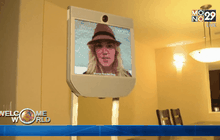 ใช้หุ่นยนต์ต่อคิวรอซื้อ IPhone