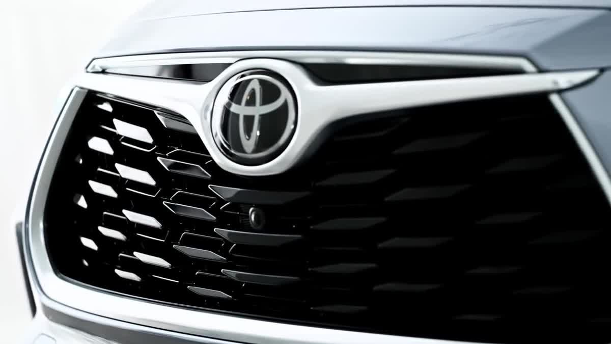 2020 Toyota Highlander เผยโฉมให้เห็นจะจะหน้าตายืมดีไซน์ RAV4 เต็มๆ