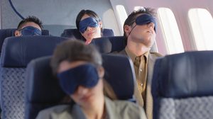 10 ทริคดีๆ ให้การนอนหลับบนเครื่องบินเป็นเรื่องง่าย