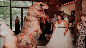 งานแต่ง ปี 2018 ต้องแบบนี้ บ่าวสาวจูงมือจัดงานวิวาห์ธีม Jurassic Park