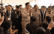 นายกฯ ลงพื้นที่วางแผนรับมือประชาชน สักการะพระบรมศพ