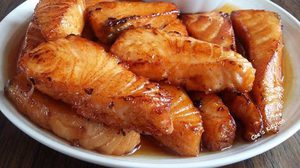 สูตร แซลมอนทอดราดน้ำปลา จากวัตถุดิบญี่ปุ่นกลายเป็นเมนูไทยๆ