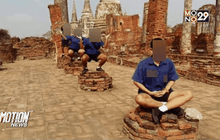 นักเรียนชายโพสท่าไม่เหมาะสมบนโบราณสถาน