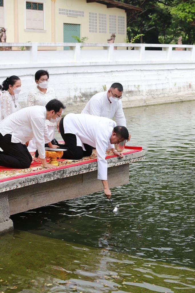 พิธีตักน้ำศักดิ์สิทธิ์