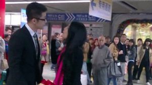 ดราม่า กลางสถานีรถไฟ เหตุผู้ชายทิ้ง เพราะไม่แต่งหน้า มันใช่ป่ะ?