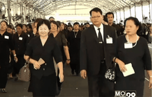 ประชาชนรอเข้าถวายสักการะพระบรมศพ