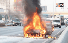 ไฟไหม้รถยนต์ติดแก๊สเสียหายทั้งคัน