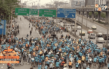 สมเด็จพระบรมฯทรงจักรยานนำขบวน