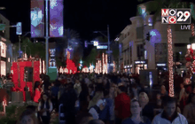 เปิดไฟถนนโรดิโอไดรฟ์รับเทศกาลคริสต์มาส