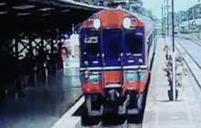 ครูโดดให้รถไฟทับอาการสาหัส