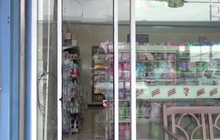 คนร้ายทุบกระจกร้านสะดวกซื้อ จ.ปทุมธานี