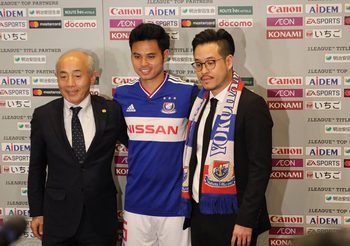 OFFICIAL : มารินอสเปิดตัว ‘ธีราทร’ ต่อหน้าสื่อญี่ปุ่น,ตั้งเป้าจบท็อปทรี