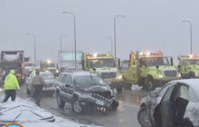 รถชนกัน 50 คันหลังหิมะตกในชิคาโก