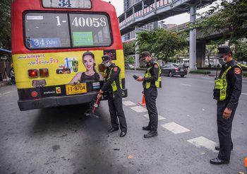 ขนส่งทางบก ลงพื้นที่ตรวจสภาพรถเมล์ กำจัดควันดำ ช่วยลดฝุ่นพิษ