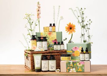 Kaff & Co. แนะนำ Holiday Gift Sets 2025 เซตของขวัญแทนความใส่ใจ เพื่อสุขภาพดีจากเส้นผมสู่ผิวพรรณ