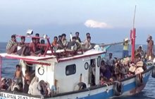 อินโดนีเซียช่วยโรฮิงญาเกือบ 100 คนขึ้นฝั่ง