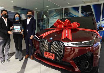 BMW ประเทศไทย ส่งมอบ iX xDrive50 Sport แก่ลูกค้าคนแรกในไทยอย่างเป็นทางการ