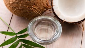 ขวดเดียวเอาอยู่! 12 วิธีสวย ด้วย น้ำมันมะพร้าว