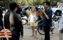 โจรกระชากกระเป๋า หญิงต่างชาติหัวฟาดพื้น