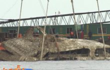 เตรียมลากซากเรือฟีนิกซ์ขึ้นฝั่ง
