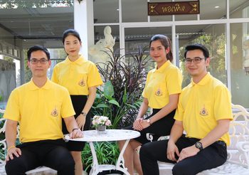 รัฐบาลเชิญชวนคนไทยสวมเสื้อเหลือง ระหว่าง เม.ย.-ก.ค. เพื่อเทิดพระเกียรติ-แสดงความจงรักภักดี