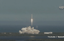 SpaceX บังคับจรวดฟอลคอน-9 ลงจอดบนพื้นโลกในแนวตั้งได้สำเร็จ