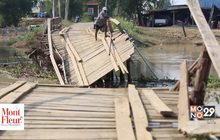 สะพานข้ามหมู่บ้านถูกน้ำซัดขาด จ.นครสวรรค์