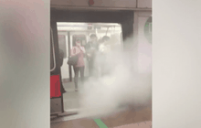 ควันคลุ้งเต็มสถานีรถไฟใต้ดินในสิงคโปร์