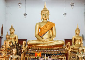 กราบขอพรหลวงพ่อโบสถ์บน วัดเศวตฉัตรวรวิหาร ย่านคลองสาน
