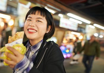 แชร์ 5 พิกัดร้านอาหารเปิด 24 ชั่วโมง ใน The Street Ratchada อร่อยท้องอิ่มได้ทุกเวลา!