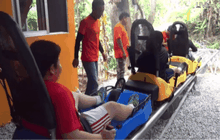 เครื่องเล่นจังเกิลโคสเตอร์ชนกันบาดเจ็บ 2 คน