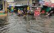 เดือดร้อนหนัก.! ชาวบ้าน ซ.เปรมฤทัย ระทม ฝนตกไม่ถึง 10 นาที น้ำท่วม สูง 50 ซม.-1 ม. วอน ผู้ว่าราชการจังหวัด แก้ด่วน