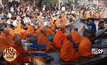 ตักบาตรกลางน้ำถวายพระราชกุศลแด่ ในหลวงรัชกาลที่ 9