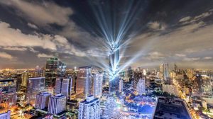 คืนนี้ห้ามพลาด! “ตึกมหานคร” ตึกที่สูงที่สุดในไทย เปิดโชว์แสงสีตระการตา