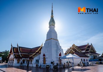 กราบพระธาตุ พระพุทธบาทสี่รอย วัดพระธาตุเชิงชุมวรวิหาร สกลนคร