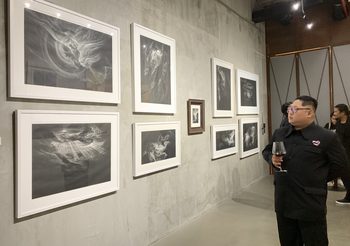 ‘คิม ไทยแลนด์’ เป็นประธานเปิดงานแสดงภาพศิลป์ 5 ศิลปินไทย