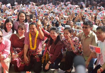 ‘สุดารัตน์’ ลงพื้นที่จ.ร้อยเอ็ด ขอประชาชนเลือกพรรคเพื่อไทย ชนะเกิน 250 เสียง