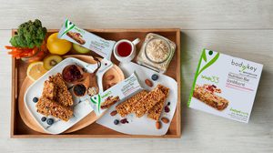 ทางเลือกใหม่ของอาหารว่าง ธัญพืชอบกรอบผสมถั่วและผลไม้อบแห้งชนิดแท่ง