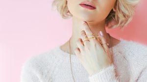 ทริคมิกซ์แอนด์แมทช์ จับคู่สีเครื่องประดับ และนาฬิกา ให้เข้ากับโทนสีผิว