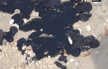 ร้องตรวจคราบน้ำมันลอยติดชายหาดสงขลา