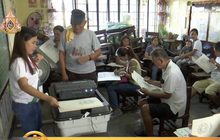 ​ชาวฟิลิปปินส์ลงคะแนนเลือกตั้งกลางเทอม