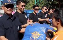 ทหารมอบเครื่องนุ่งห่มกันหนาวให้ชาวเขา
